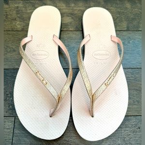 💕✨ Blush pink and rose gold Havaianas flip flops size 7-8